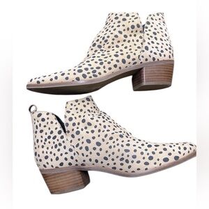 NWT Box Dolce Vita “Kaidie” Cream and Black Spotted Suede Ankle Boots